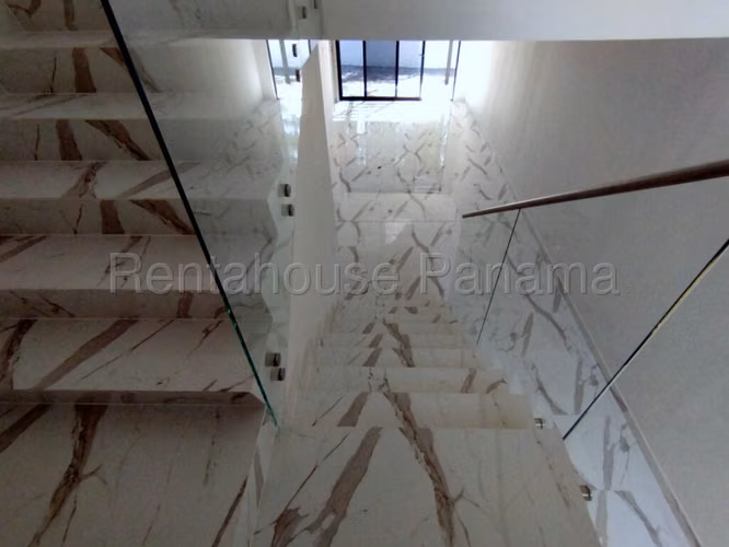 Se Vende Casa en Albrook LA26-4807