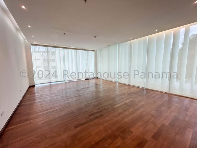 Venta de edificio en Carrasquilla AK