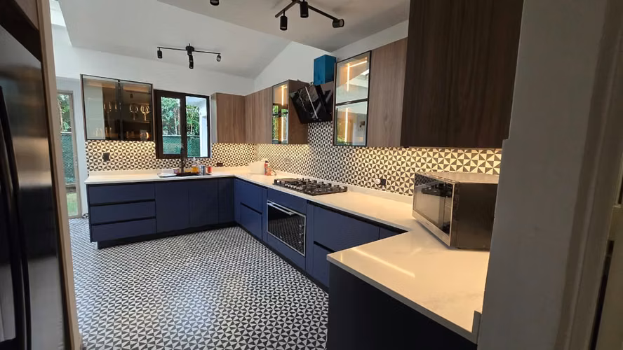 Melissa Foster Luxury Vende Exclusiva Casa en PH Embassy Gardens Clayton MFR1953