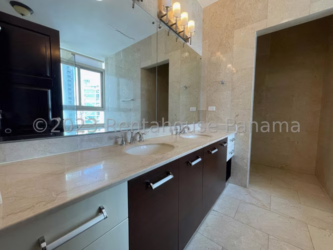 Venta de apartamento en Punta Pacifica AK