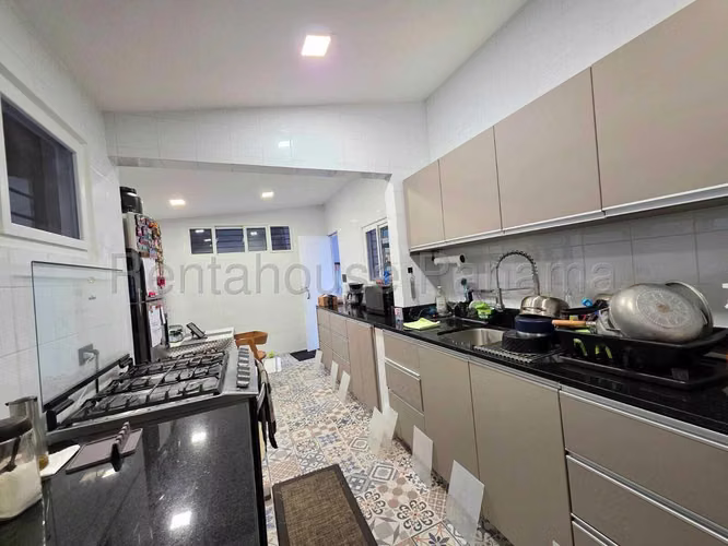 Venta de casa en Chanis AK