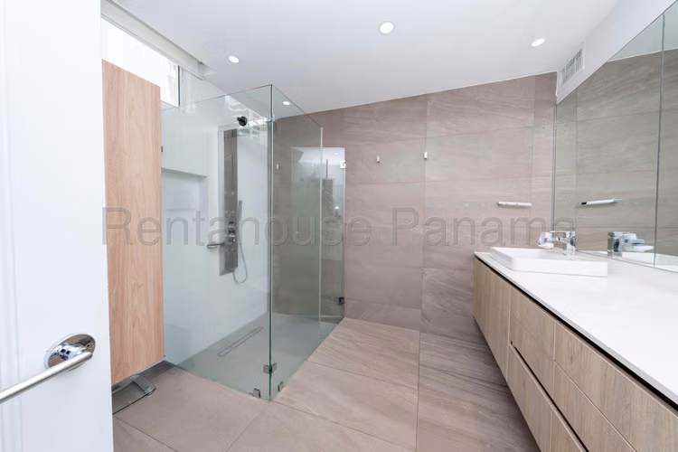 Venta de apartamento en Punta Pacifica AK