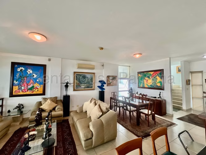 Venta de casa en Altos de Panamá AK