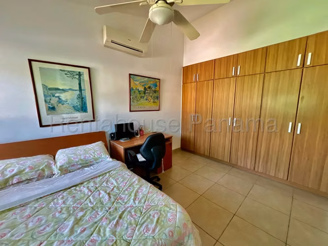 Venta de casa en Altos de Panamá AK