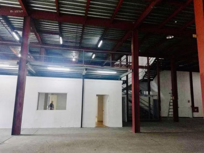 Costa del Este Bodega Industrial 1,800 mts con Andén y Ascensor de Carga