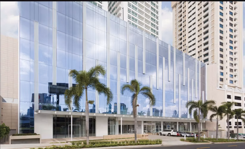 Venta de Local Comercial en The Towers Business - Imagen 2