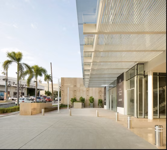 Venta de Local Comercial en The Towers Business - Imagen 4