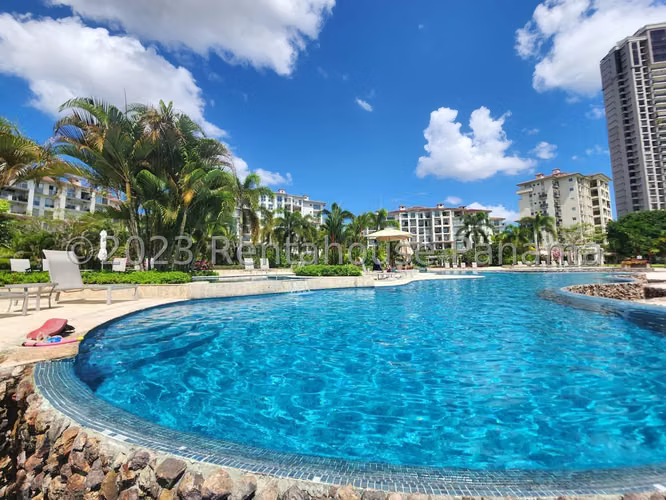 Vendo apartamento con jardín privado de 182.94m² en Santa María 23JSS10294