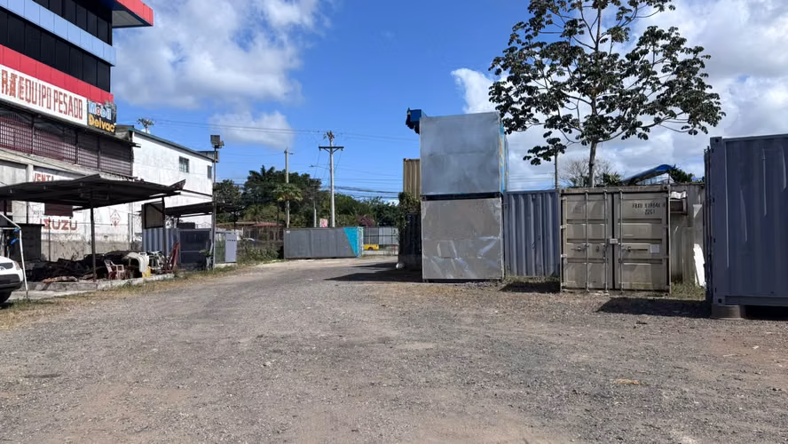 Alquiler de terreno con lote de unos 4 mil metros aproximadamente - Imagen 3