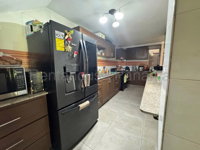 Vendo Casa Espaciosa en Condado del Rey 26-2430GG - Imagen 14