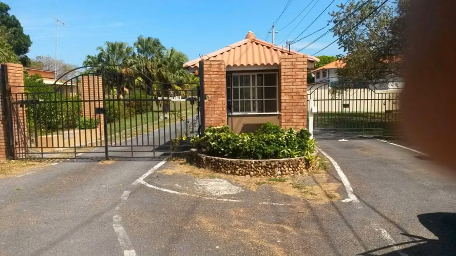 SE VENDE TERRENO RESIDENCIAL DENTRO DE VILLAS CAMPESTRES DEL SOL