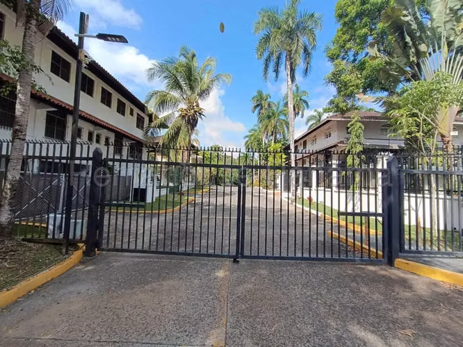 Casa en Alquiler en Ancon JG