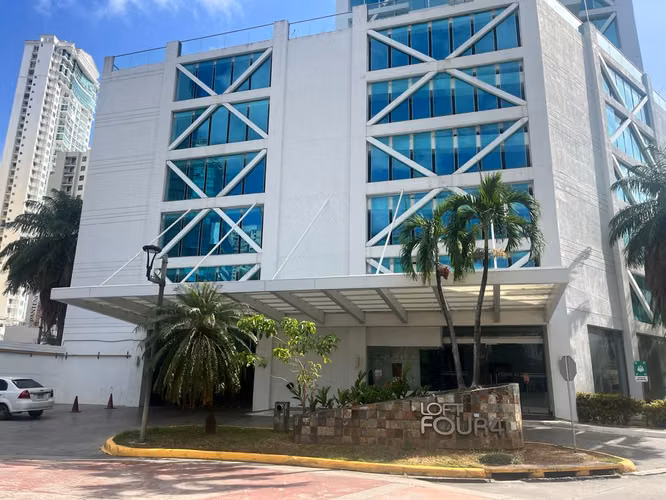 Banco Vende Apartamento en PH LOFT FOUR 41 Punta Pacífica