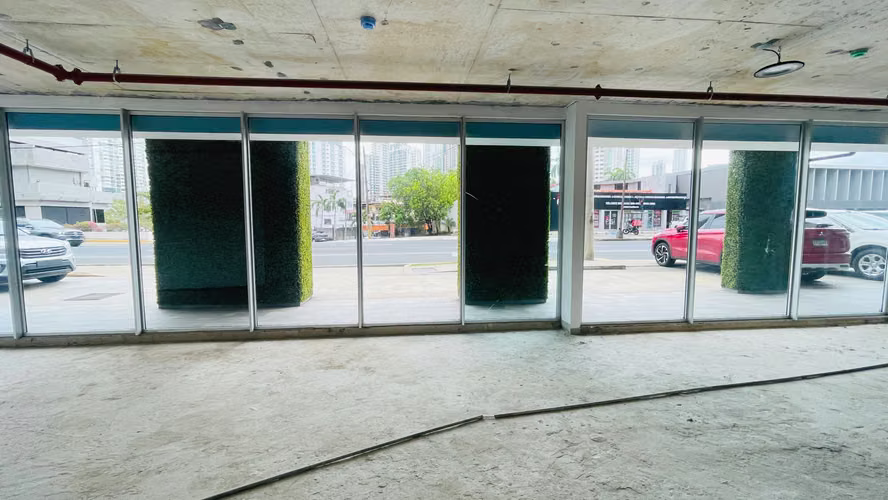 Alquiler de local comercial en vía España  AK