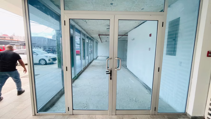 Alquiler de local comercial en vía España  AK
