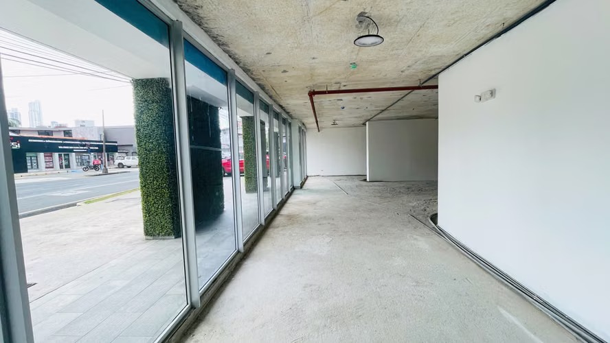 Alquiler de local comercial en vía España  AK