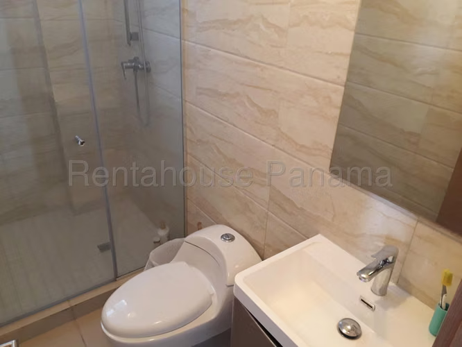 Alquiler de apartamento de 86m² amoblado en Vía España 26JS5401