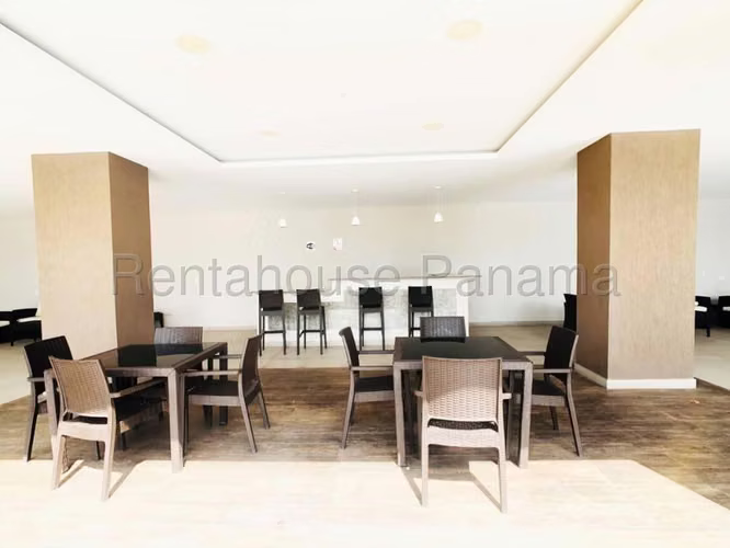 Alquiler de apartamento de 86m² amoblado en Vía España 26JS5401
