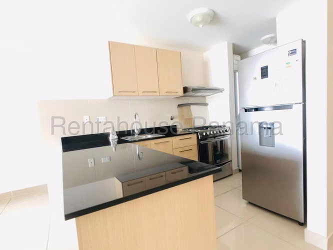 Alquiler de apartamento de 86m² amoblado en Vía España 26JS5401