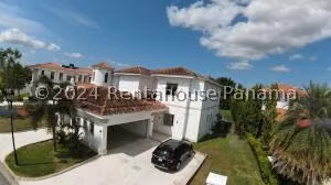 Casa en Venta en Santa Maria AFC 26-3180