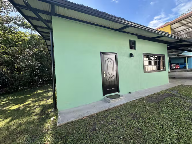 SE ALQUILA APARTAMENTO AMOBLADO EN ÁREA CÉNTRICA DE VOLCÁN