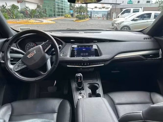 Cadillac XT4 Del 2023 IMPECABLE