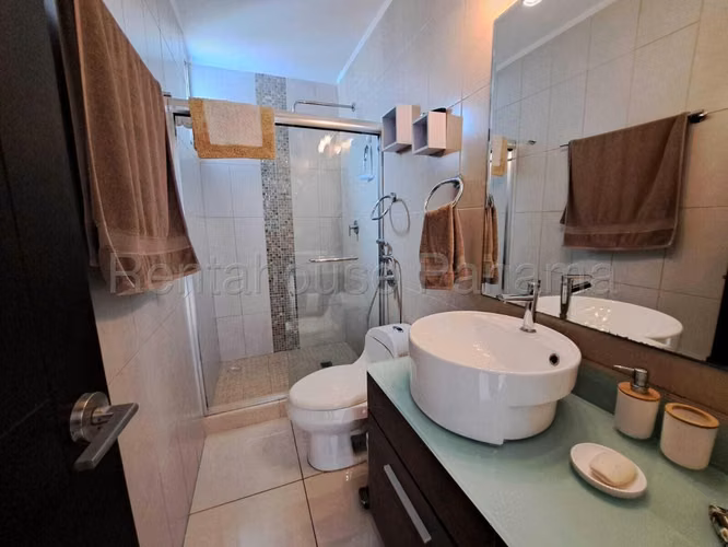 Venta de apartamento de 117.94m² amoblado en San Francisco 26JS3202