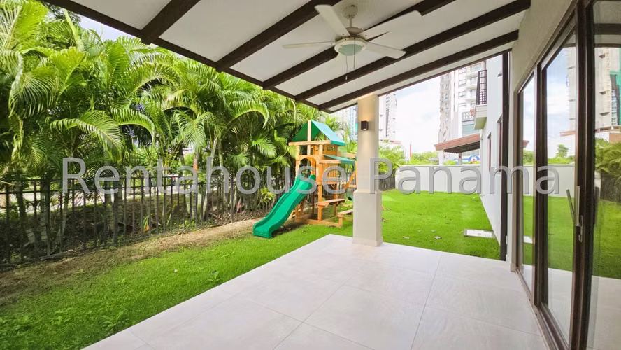 Casa en Venta en Santa Maria con 318m² 26jack4770
