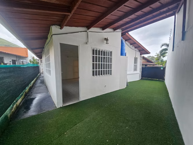 Venta de Casa en Condado del Rey, excelente ubicación