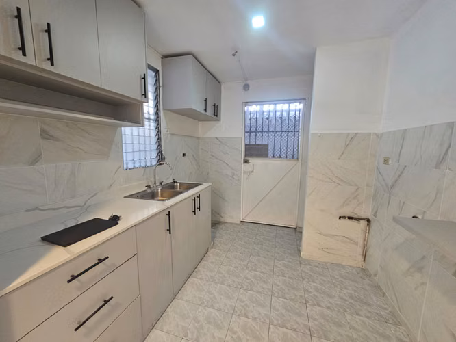 Venta de Casa en Condado del Rey, excelente ubicación