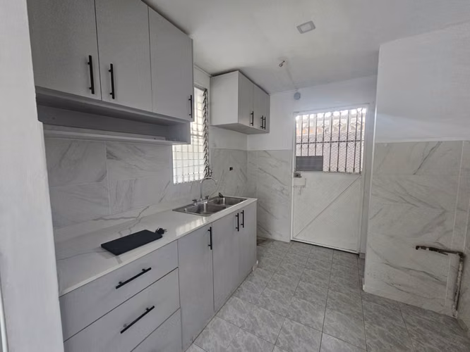 Venta de Casa en Condado del Rey, excelente ubicación