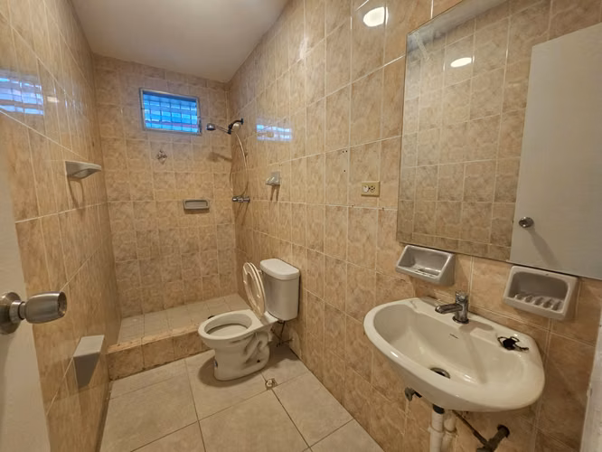 Venta de Casa en Condado del Rey, excelente ubicación