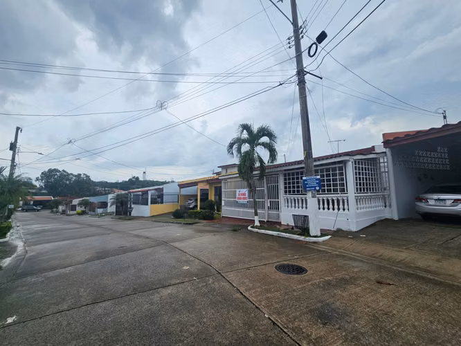 Venta de Casa en Condado del Rey, excelente ubicación