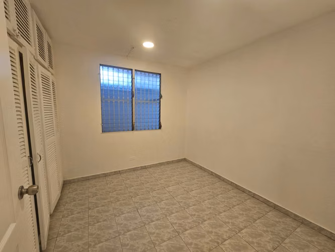 Venta de Casa en Condado del Rey, excelente ubicación