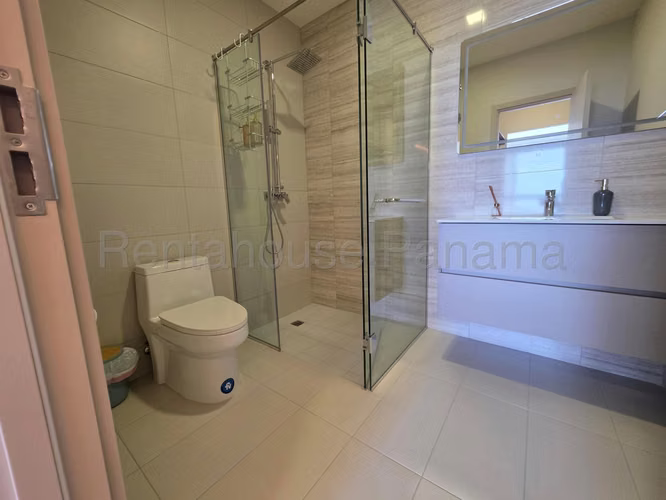 Se Vende Apartamento en Costa del Este LA26-6073