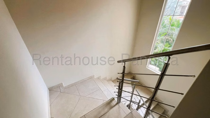 Se Vende Casa en Versalles LA26-6247