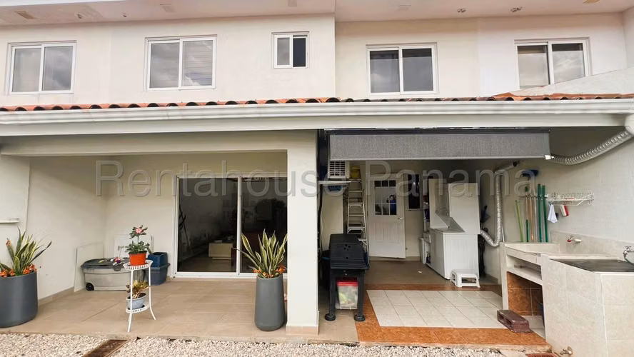 Se Vende Casa en Versalles LA26-6247
