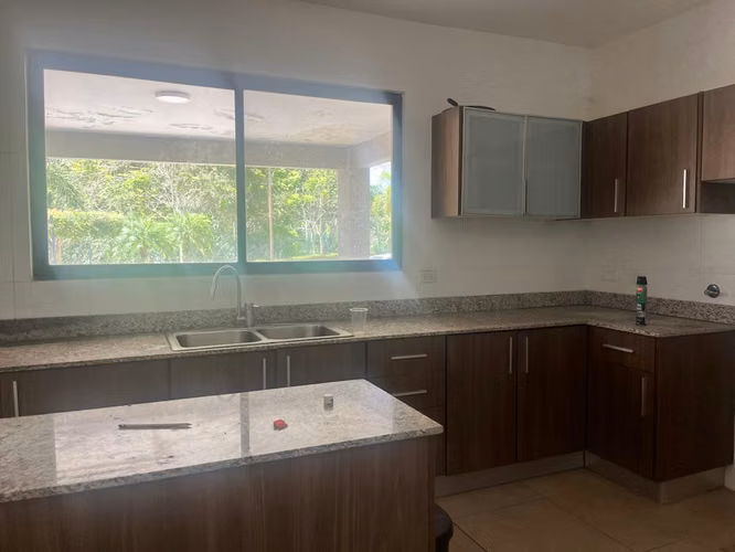Banco Vende Casa en PH MONT BLANC, Brisas del Golf Norte