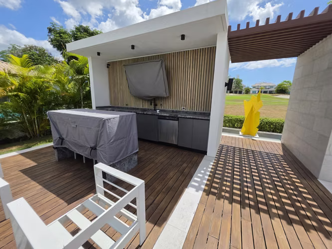VENDO CASA. BIJAO. GATUN. REMODELADA. PLAYA. GOLF. PADEL.