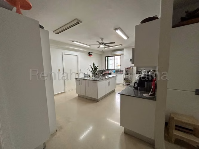 Se Vende Apartamento en Coco del Mar LA25-9426