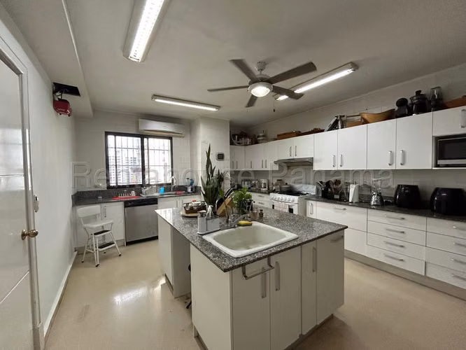 Se Vende Apartamento en Coco del Mar LA25-9426