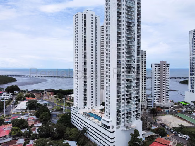 Se Vende Apartamento en Coco del Mar VLU26-6156