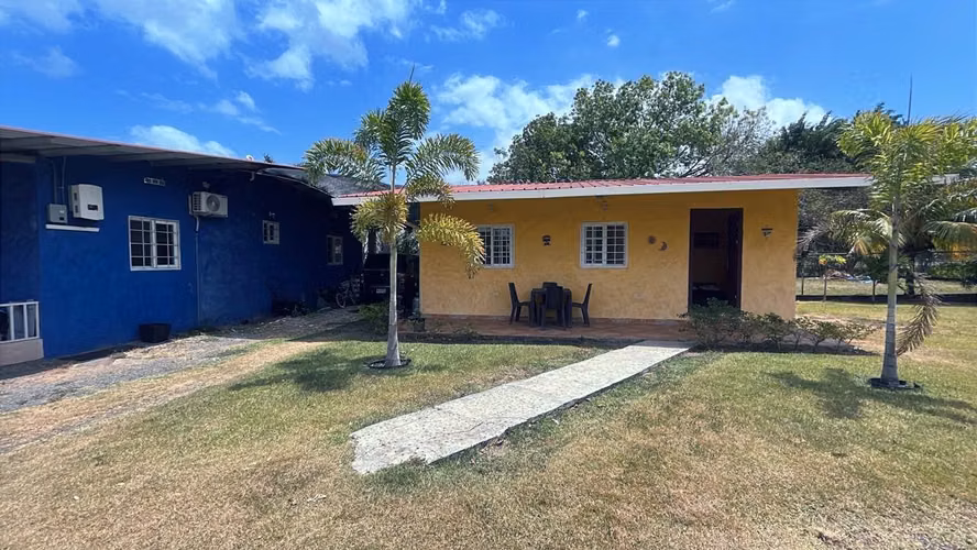 Venta de  Dos Casas, Piscina y Energía Solar en Chame a 10 Min de La Playa