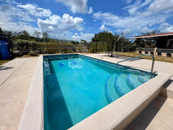 Venta de  Dos Casas, Piscina y Energía Solar en Chame a 10 Min de La Playa