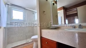 Venta de Casa con 249m2 en Playa Blanca PH Decameron 25-4627SR