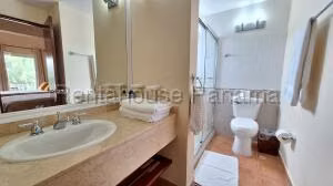 Venta de Casa con 249m2 en Playa Blanca PH Decameron 25-4627SR