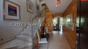Venta de Casa con 243m2 en Versalles PH Versalles I 26-6258SR