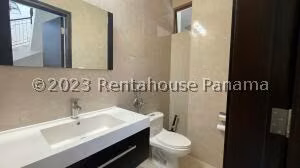 Venta de Casa con 498m2 en Clayton PH Senderos Cruces 26-4072SR
