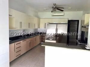 Venta de Casa con 498m2 en Clayton PH Senderos Cruces 26-4072SR