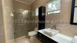 Venta de Casa con 498m2 en Clayton PH Senderos Cruces 26-4072SR
